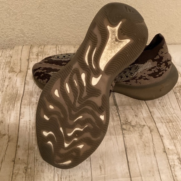 Adidas Yeezy Boost 380 - Picture 4 of 4